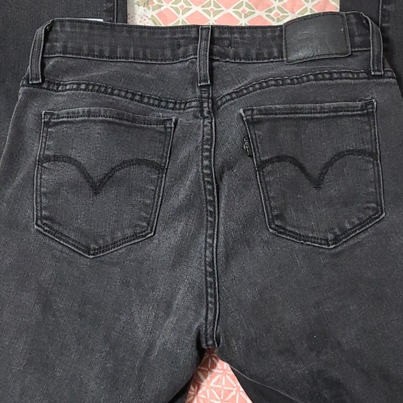 Black Levi's Jeans - Picture 2 of 4
